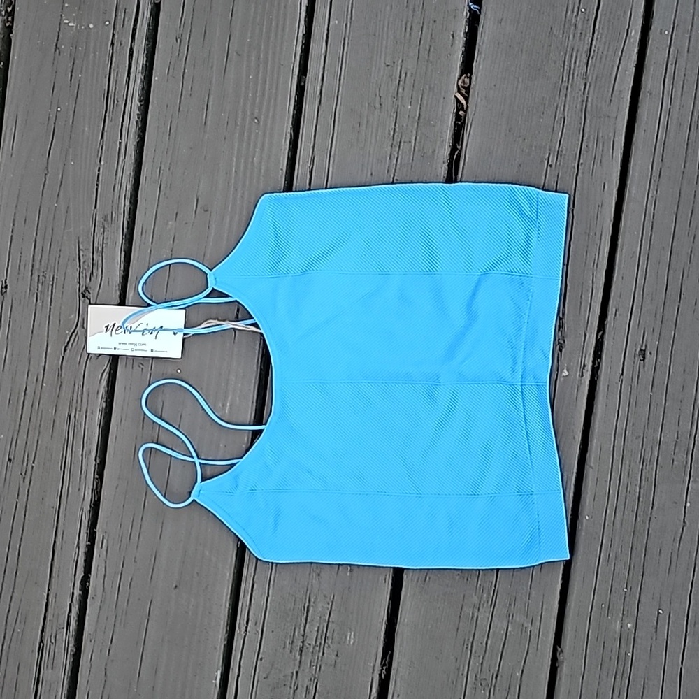 NWT size M/L sky blue double strap cropped tank